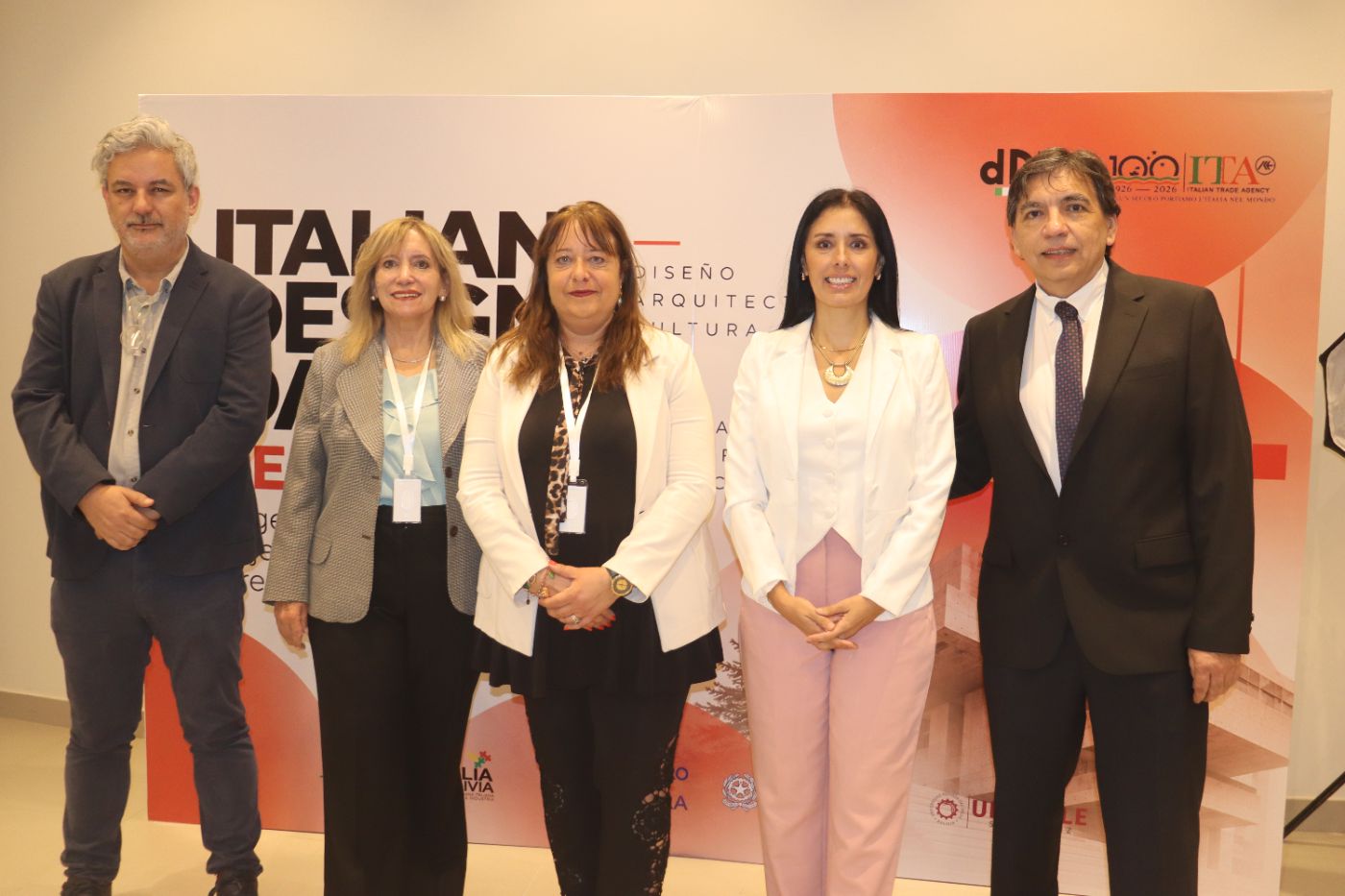 Arq. Rodrigo Duque; presidenta de CBICI, Giovanna Gismondi; Dra. Eliana Zappalà; vicerrectora de Univalle, Pamela Gil; y vicepresidente de CBICI, Sergio Calabi.