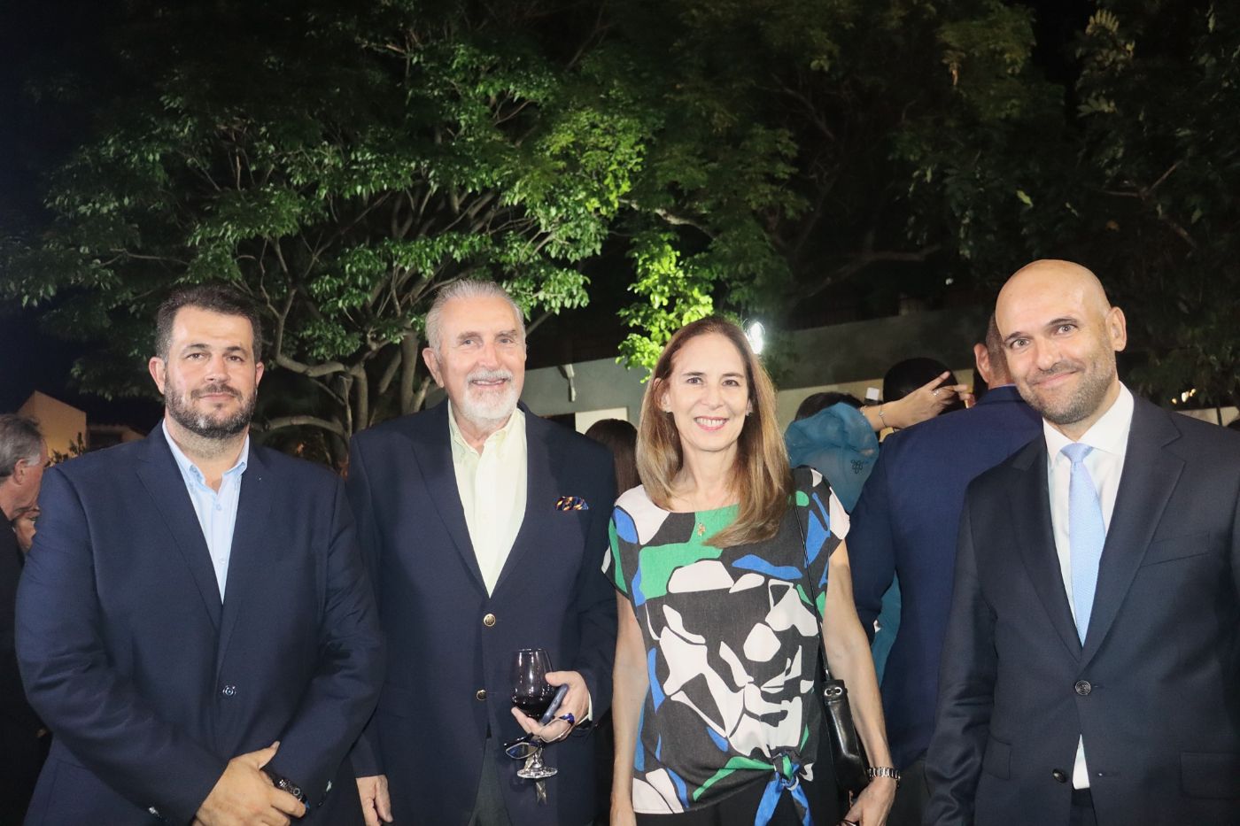 Yamil Nacif Nacif, vicepresidente de la CAO; Johnny Nogales, director corporativo y de Relaciones Internacionales de Nueva Economía; Carola Capra, directora ejecutiva de Nueva Economía; y Luis Pertusa Rodríguez, cónsul general de España en Bolivia.